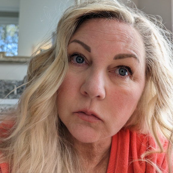 Meet your Posher, Lisa - Picture 3 of 3